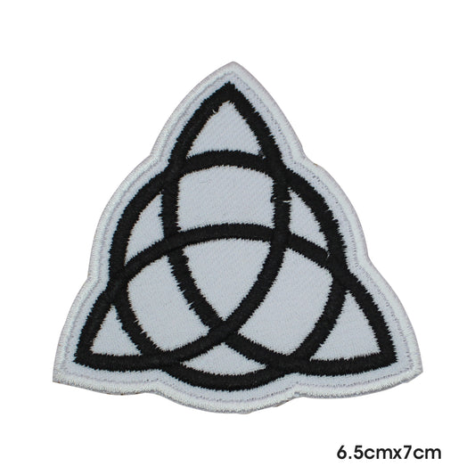 Triquetra Viking Sign Patch thermocollant à coudre sur patch pour vêtements.