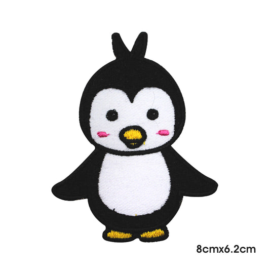 Patch de dessin animé de pingouin mignon à repasser sur coudre sur un badge pour vêtements.